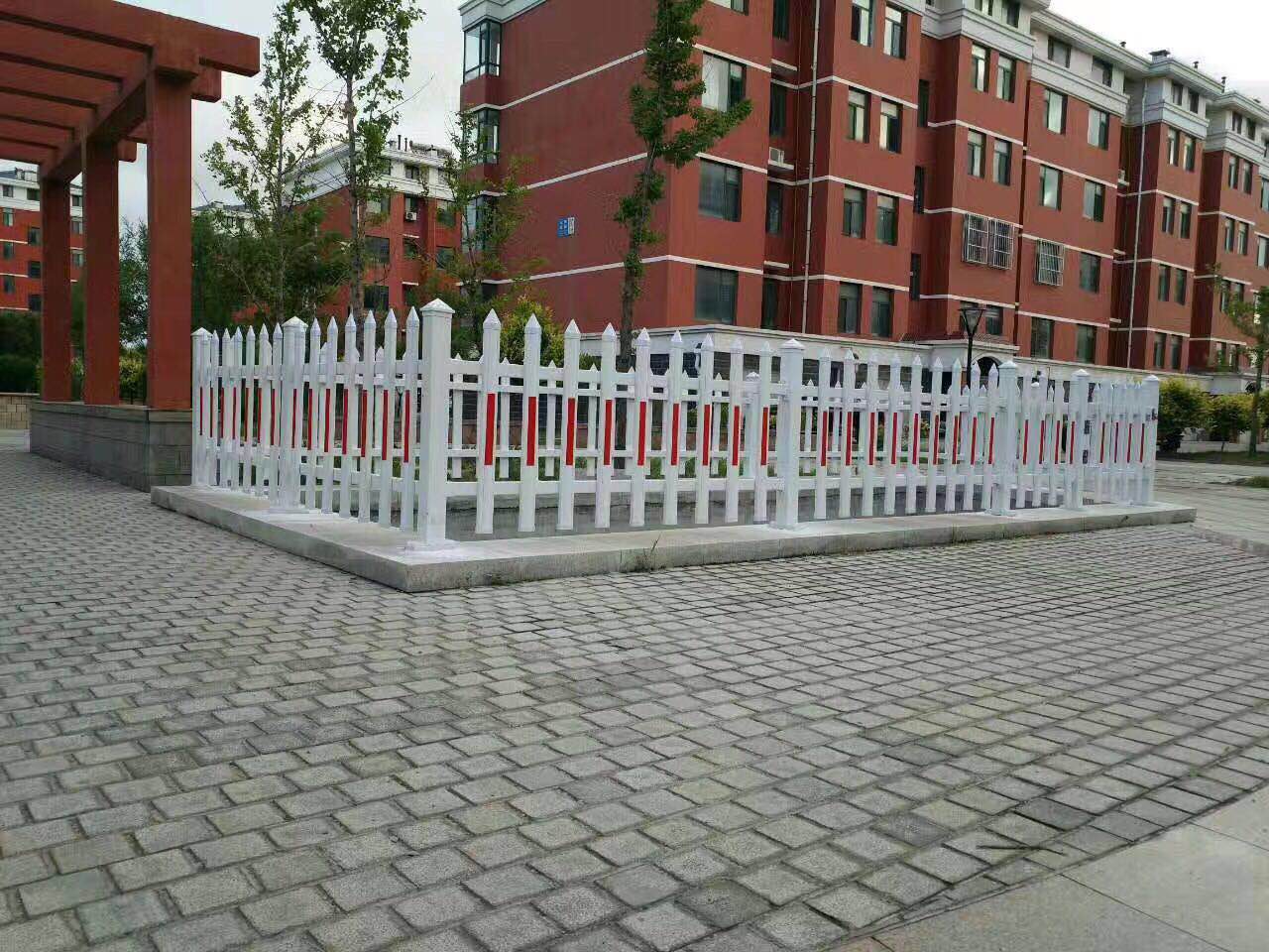 pvc護(hù)欄，鋅鋼護(hù)欄專(zhuān)業(yè)供應(yīng)商